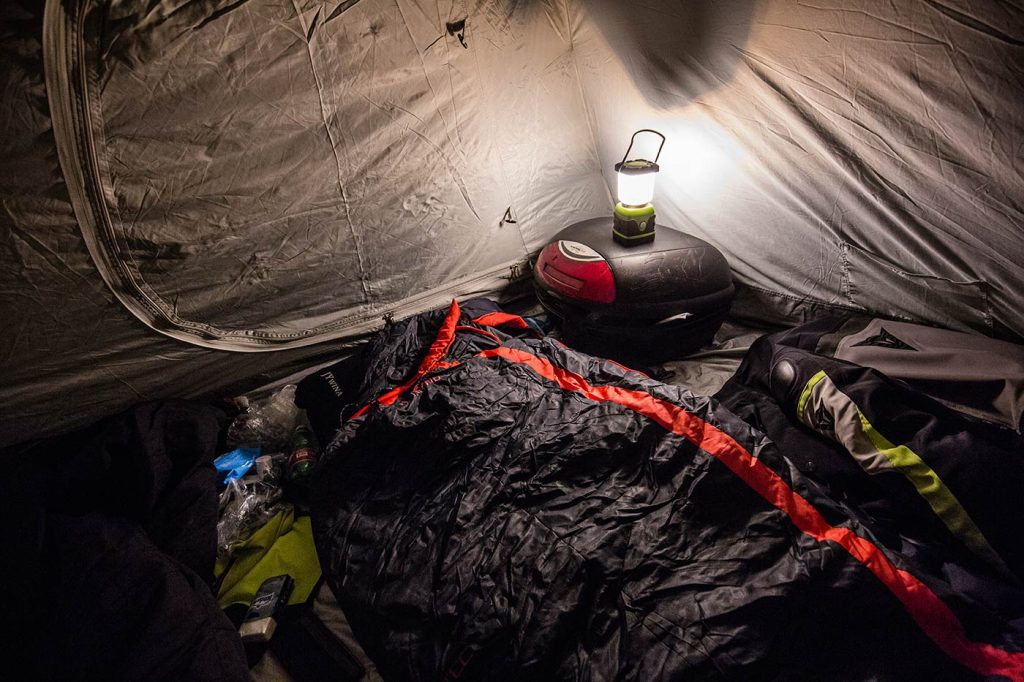 motoraduno Silantreffen dormire in tenda interno tenda